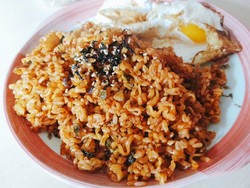 5 Kreasi Nasi Goreng Korea Enak dan Mudah Dibuat