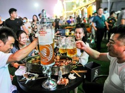 Corona Terkendali, Ribuan Warga China Berkumpul di Festival Bir