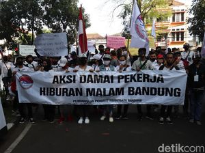Perempuan Pekerja Hiburan Malam Geruduk Kantor Walkot Bandung