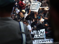 Demo di Depan Balkot, 3 Pekerja Hiburan Malam di Bandung Reaktif COVID-19