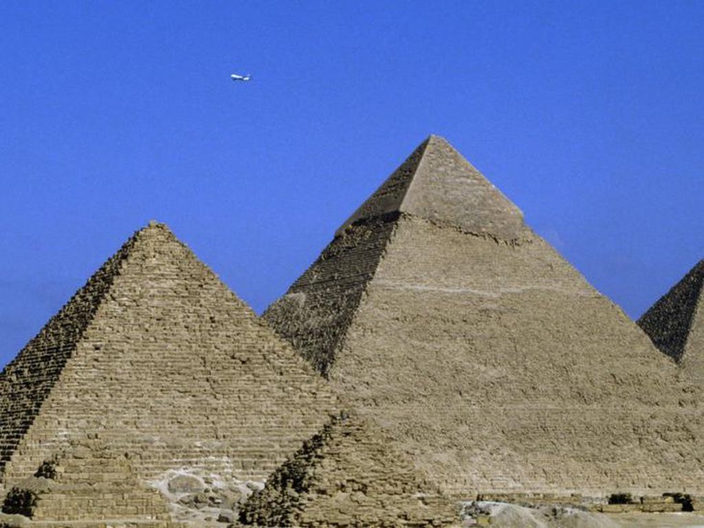 Mesir Tantang Elon Musk Buktikan Piramida Bukan Dibangun Alien
