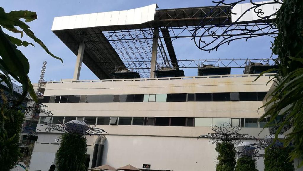 Penampakan Sisi Atap Gedung Parkir Bandara Soetta Lepas Penampakan Sisi Atap Gedung Parkir Bandara Soetta Lepas