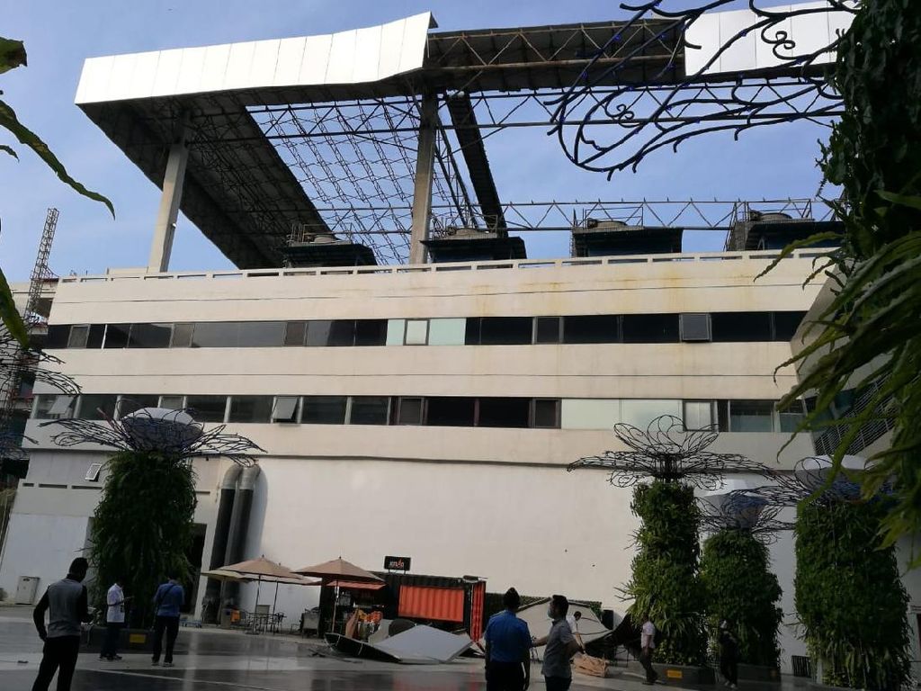 Penampakan Sisi Atap Gedung Parkir Bandara Soetta Lepas Penampakan Sisi Atap Gedung Parkir Bandara Soetta Lepas
