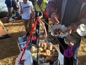Viral Penjual Bakso Tusuk dan Siomay di Puncak Gunung Cikuray Viral Penjual Bakso Tusuk dan Siomay di Puncak Gunung Cikuray