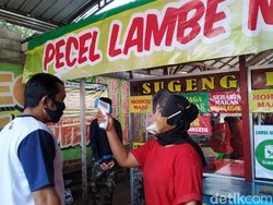 Tak Takut Sepi, Penjual Pecel di Blitar Tolak Pembeli Bersuhu Badan Tinggi