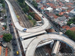 Anies Minta Rumah Warga Flyover Tapal Kuda Dicat, PDIP Soroti Urgensi Anggaran Anies Minta Rumah Warga Flyover Tapal Kuda Dicat, PDIP Soroti Urgensi Anggaran