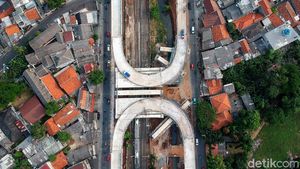 Flyover Tapal Kuda di Lenteng Agung Nyaris Rampung