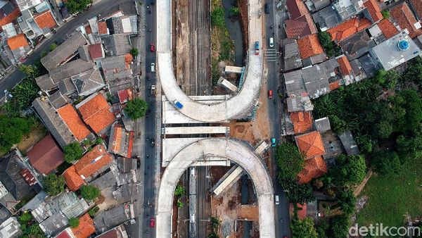 Flyover Tapal Kuda di Lenteng Agung Nyaris Rampung