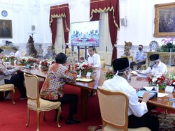 Istana Jelaskan Alasan Jokowi Tak Pakai Masker Saat Rapat Terbatas