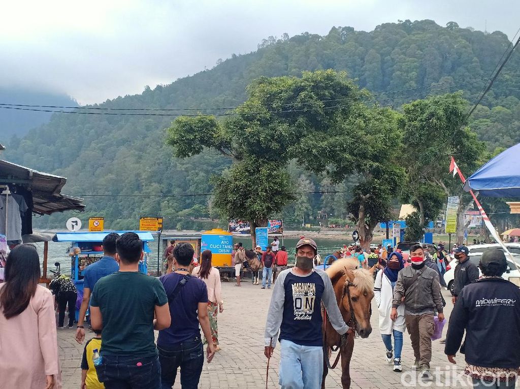 Telaga Sarangan Magetan Diserbu 11 Ribu Pengunjung Selama Libur Idul Adha Telaga Sarangan Magetan Diserbu 11 Ribu Pengunjung Selama Libur Idul Adha