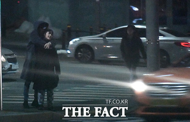 Potret romantis kim bo ra dan pasangan