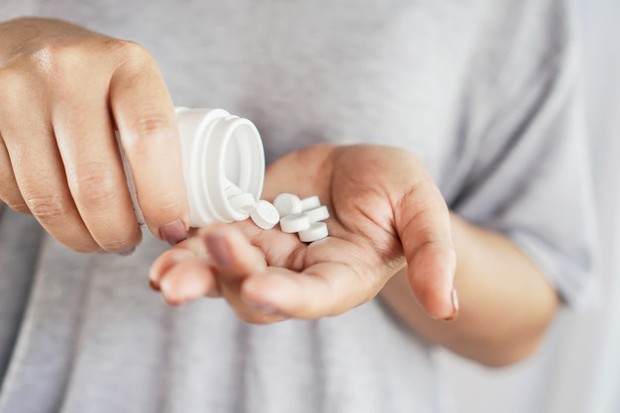 Mengonsumsi obat-obatan tertentu juga dapat membuat seseorang sering buang air kecil di malam hari.