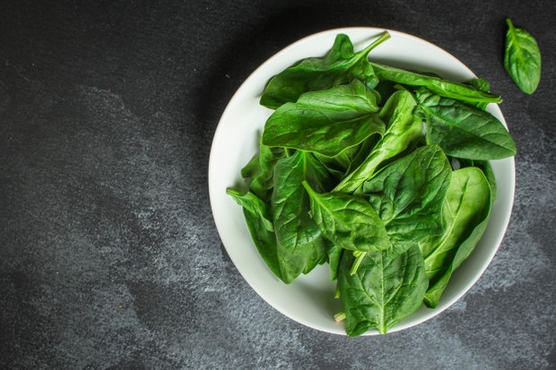 sayuran hijau bisa membantu mengatur perubahan suasana hati saat PMS.