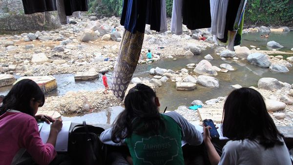 Belajar Daring dari Pinggir Kali Ciliwung
