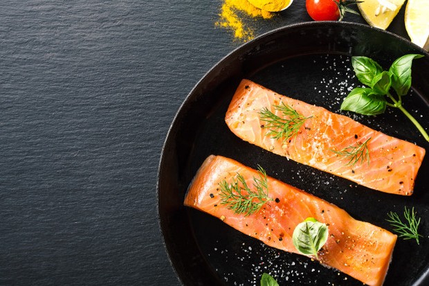 Sebuah studi menunjukkan mengkonsumsi minyak ikan dengan kadar asam lemak omega-3 yang tinggi dapat menurunkan depresi.