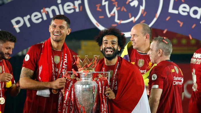 LIVERPOOL, ENGLAND - JULY 22: Dejan Lovren and Mohamed Salah of Liverpool celebrate with The Premier League trophy following the Premier League match between Liverpool FC and Chelsea FC at Anfield on July 22, 2020 in Liverpool, England. Football Stadiums around Europe remain empty due to the Coronavirus Pandemic as Government social distancing laws prohibit fans inside venues resulting in all fixtures being played behind closed doors. (Photo by Phil Noble/Pool via Getty Images)