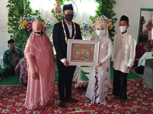 Ponari Dukun Cilik Tunda Bulan Madu di Tengah Pandemi COVID-19 Ponari Dukun Cilik Tunda Bulan Madu di Tengah Pandemi COVID-19