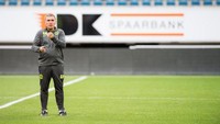 Legenda sepakbola Rumania Gheorghe Hagi memakai nomor 10 saat memperkuat Madrid pada awal 1990-an. Foto: AFP/JASPER JACOBS