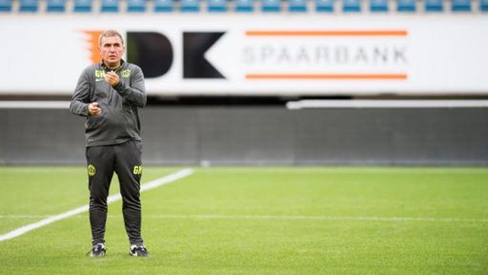 Viitoruls head coach Gheorghe Hagi gestures during a training session of Romanian team FC Viitorul Constanta, on July 27, 2016, in Gent on the eve the first leg of the third qualifying round in the Europa League competition against Belgian first league soccer team KAA Gent. (Photo by JASPER JACOBS / Belga / AFP) / Belgium OUT