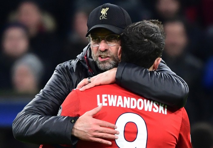 Liverpools German manager Jurgen Klopp (L) and Bayern Munichs Polish forward Robert Lewandowski embrace after the UEFA Champions League, last 16, second leg football match Bayern Munich v Liverpool in Munich, southern Germany, on March 13, 2019. (Photo by Peter Kneffel / dpa / AFP) / Germany OUT