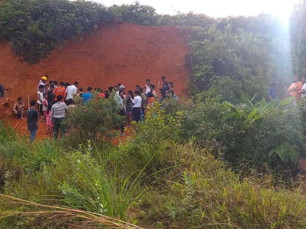 Tertimbun Longsor Saat Ambil Pasir, 2 Warga di Sibolga Tewas Tertimbun Longsor Saat Ambil Pasir, 2 Warga di Sibolga Tewas
