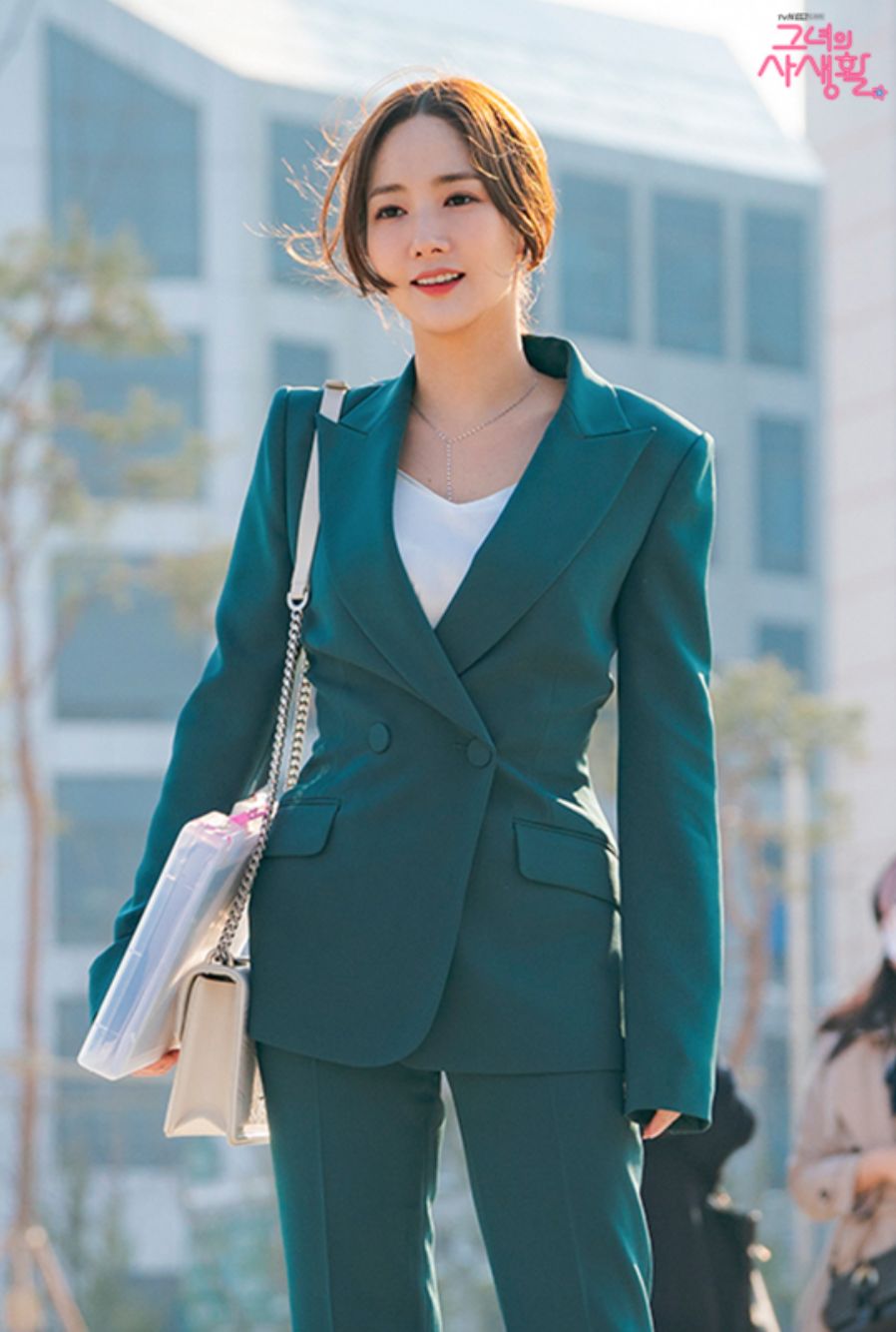 OOTD ke kantor terinspirasi dari drama Korea