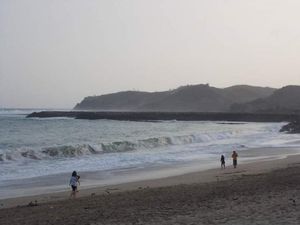 Sore yang Indah di Pantai Tambak Rejo Blitar