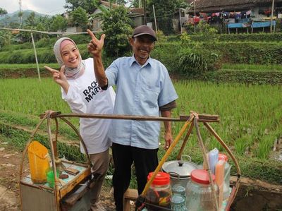Hamil Besar, Rachel Maryam Tetap Asyik Kulineran Seru