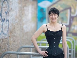 Pola Diet Unik 5 Wanita dengan Pinggang Terkecil di Dunia Pola Diet Unik 5 Wanita dengan Pinggang Terkecil di Dunia