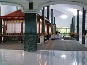 Jelajahi Wisata Religi di Gunung Pring