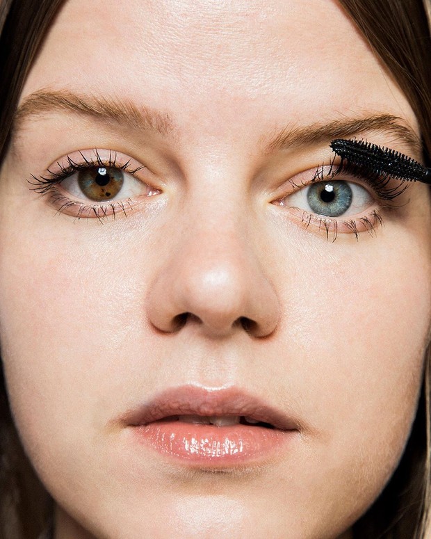 Ellie Goldstein, gadis down syndrome yang jadi model Gucci Beauty.