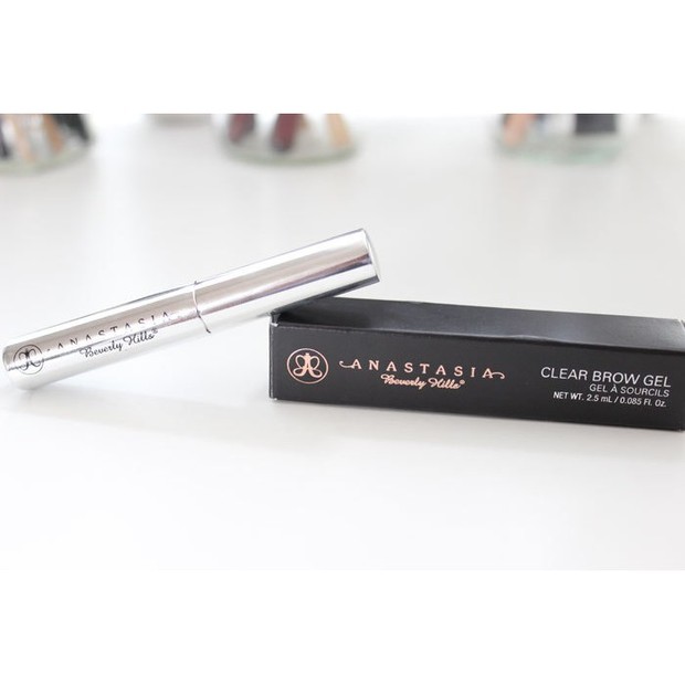 Anastasia Beverly Hills Brow Gel/Sumber: Shopee.co.id Kalau kamu ingin mempertahankan bentuk alis tetap rapi, Anastasia Beverly Hills Brow Gel ini adalah solusi terbaik. Produk ini membuat alis tampil sempurna meski tidak sedang dalam konsep makeup glamour.