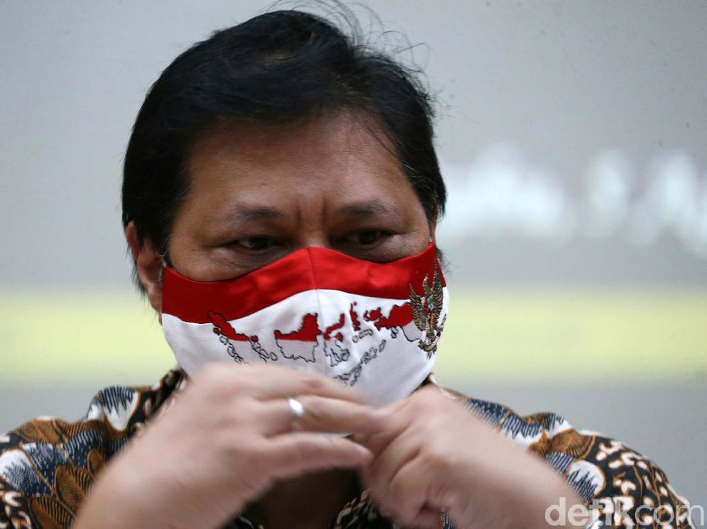 Airlangga Umumkan Pembatasan Baru Mulai 11 Januari: WFH 75%, Mal Tutup 19.00 Airlangga Umumkan Pembatasan Baru Mulai 11 Januari: WFH 75%, Mal Tutup 19.00