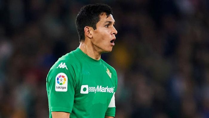 Aissa Mandi SEVILLE, SPAIN - FEBRUARY 09: Aissa Mandi of Real Betis Balompie reacts during the Liga match between Real Betis Balompie and FC Barcelona at Estadio Benito Villamarin on February 09, 2020 in Seville, Spain. (Photo by Aitor Alcalde/Getty Images)