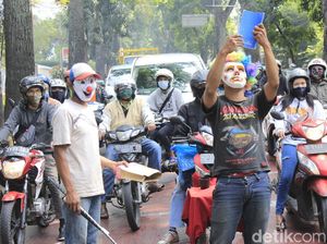 Sekolah Tutup, Kakak-Adik di Bandung Jadi Pesulap di Lampu Merah
