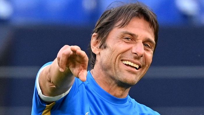 Antonio Conte GELSENKIRCHEN, GERMANY - AUGUST 04: Antonio Conte, Manager of Inter Milan smiles during a training session at Arena AufSchalke on August 04, 2020 in Gelsenkirchen, Germany. FC Internazionale will face Getafe CF during their UEFA Europa League round of 16 single-leg match on August 5, 2020. (Photo by Ina Fassbender/Pool via Getty Images)