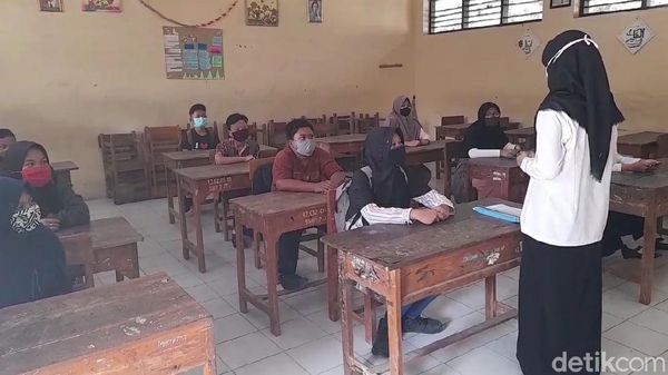 Banyak Murid Tak Punya HP, SMP di Brebes Gelar Sekolah Tatap Muka
