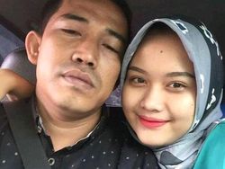 Viral di TikTok Pasangan Beda Usia 18 Tahun, Suaminya Dikira Netizen Bapaknya