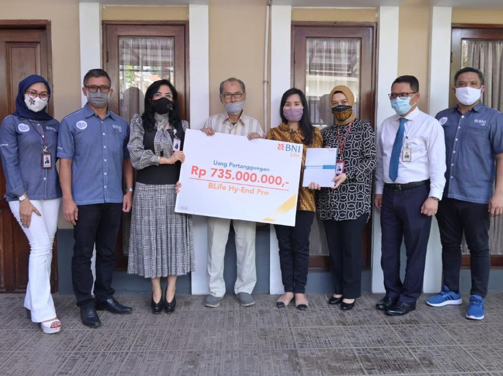 BNI Life Cairkan Klaim Rp 735 Juta untuk Nasabah Meninggal karena Corona BNI Life Cairkan Klaim Rp 735 Juta untuk Nasabah Meninggal karena Corona