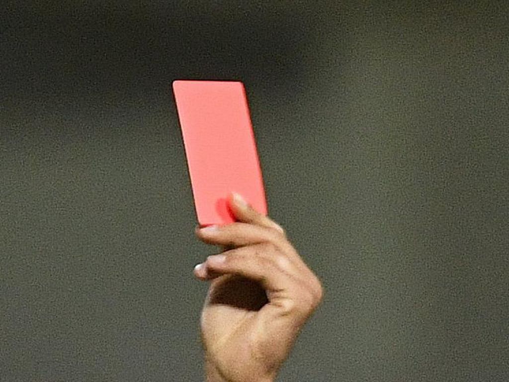 Pandemi Corona, Pemain Sepakbola Batuk dengan Sengaja Bisa Dikartu Merah Pandemi Corona, Pemain Sepakbola Batuk dengan Sengaja Bisa Dikartu Merah