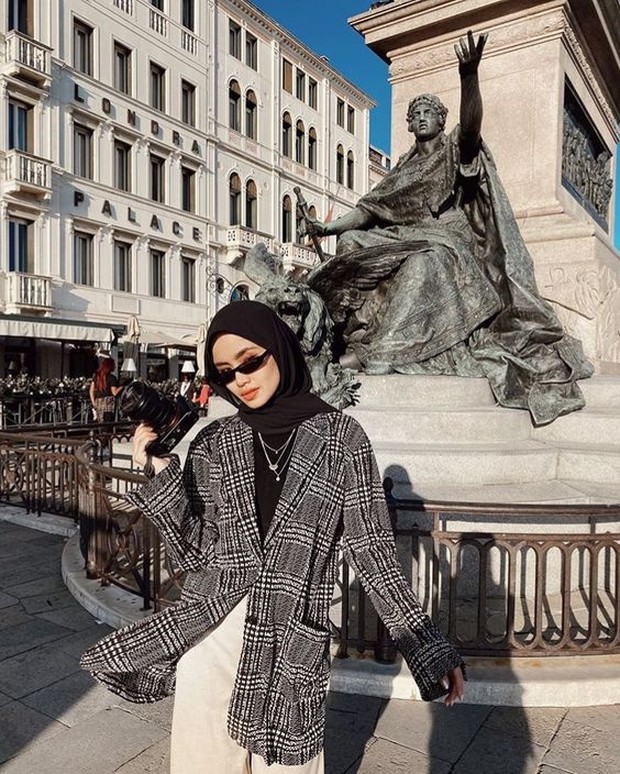 Glasses/Pinterest.com gaya hijab dengan aksesoris cantik