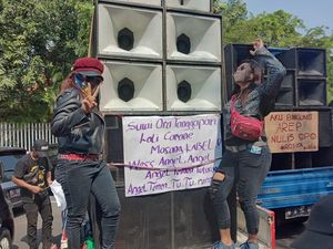 Tuntut Izin Pertunjukan, Demo Pekerja Seni Turunkan Lebih 25 Mobil Sound System Tuntut Izin Pertunjukan, Demo Pekerja Seni Turunkan Lebih 25 Mobil Sound System