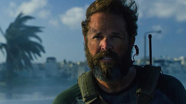 Film 13 Hours Film 13 Hours