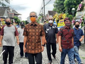 Ganjar Kenang Prof Cornelis Lay, Guru yang Mendorongnya Berpolitik Ganjar Kenang Prof Cornelis Lay, Guru yang Mendorongnya Berpolitik