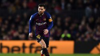 Messi kini menjadi pemain terbaik di dunia, bahkan sepanjang sejarah sepakbola. Pasalnya, ia satu-satunya pemilik trofi Ballon dOr terbanyak dengan 6 gelar. Cuma membela Barcelona sepanjang kariernya, puluhan trofi dan ratusan gol sudah dipersembahkannya. Kualitas individunya yang membuat Messi dipilih Pirlo masuk skuadnya. (Foto: (Getty Images)