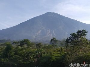Keindahan Gunung Ciremai dan Jejak Mother of Satan Keindahan Gunung Ciremai dan Jejak Mother of Satan