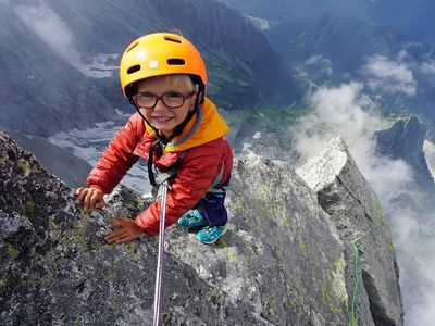 Foto: Bocah 3 Tahun dan Keluarga Taklukkan Gunung Setinggi 3.000 Mdpl