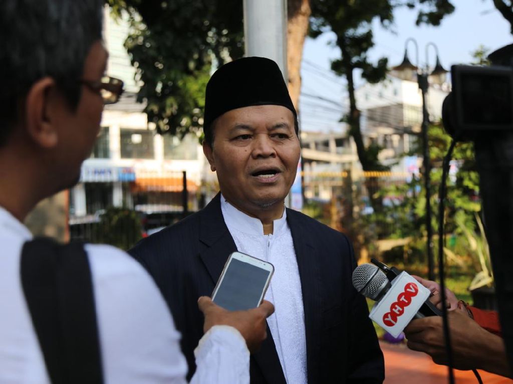HNW Sebar Daging Kurban ke Pasien COVID-19 hingga Penjaga Makam HNW Sebar Daging Kurban ke Pasien COVID-19 hingga Penjaga Makam