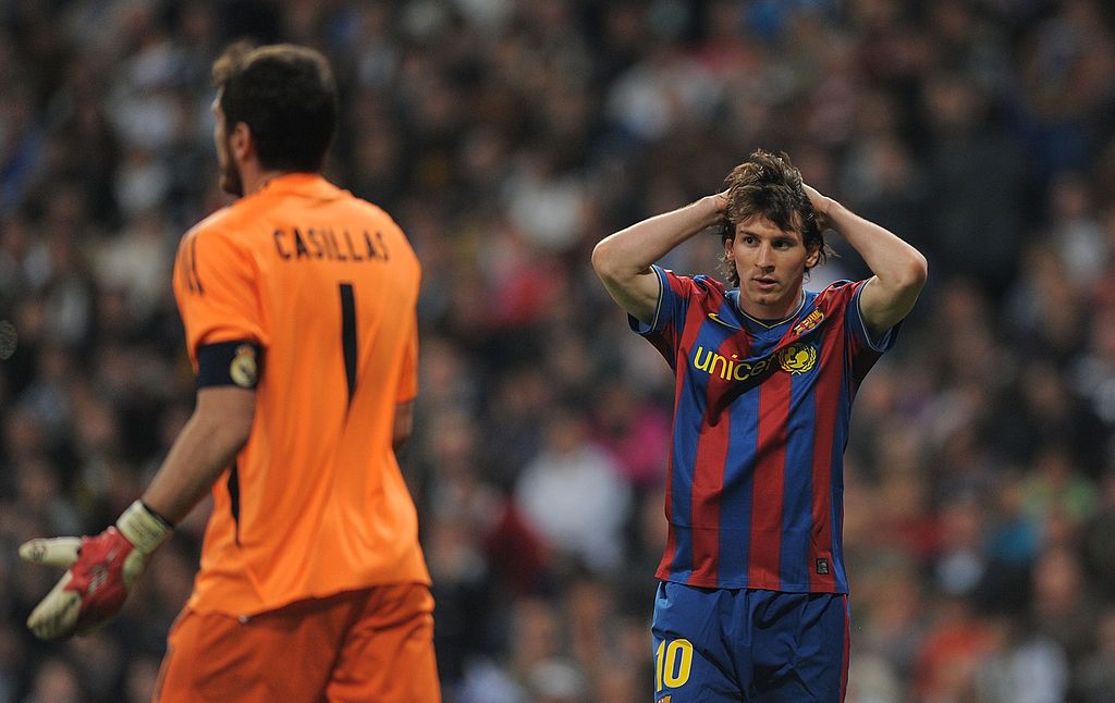 MADRID, SPAIN - APRIL 10:  Lionel Messi (R) of Barcelona reacts beside Iker Casillas of Real Madrid during the La Liga match between Real Madrid and Barcelona at the Estadio Santiago Bernabeu on April 10, 2010 in Madrid, Spain.  (Photo by Denis Doyle/Getty Images)
