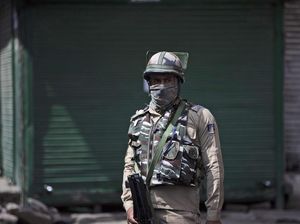 Baku Tembak Tewaskan Petinggi Kelompok Teroris di Kashmir Baku Tembak Tewaskan Petinggi Kelompok Teroris di Kashmir
